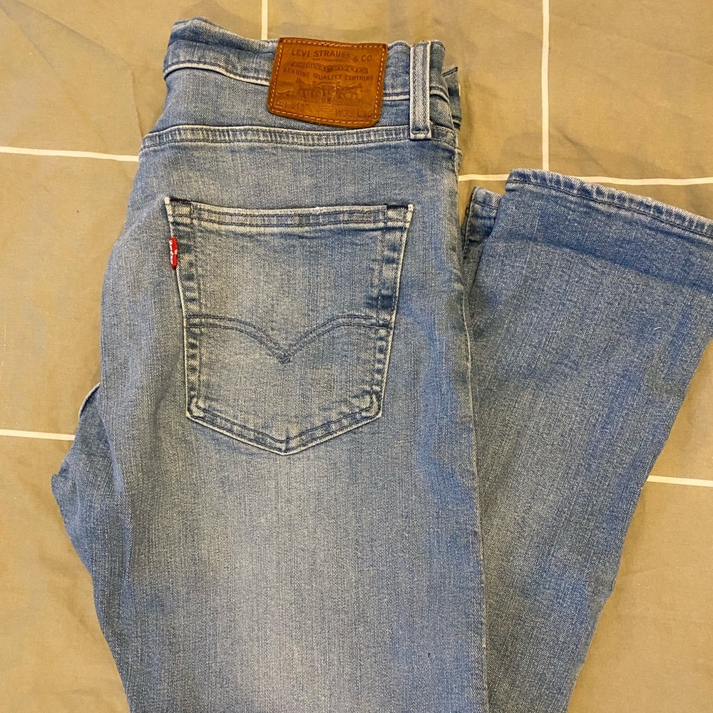 33x30 Light Wash Levi’s 512 Jeans